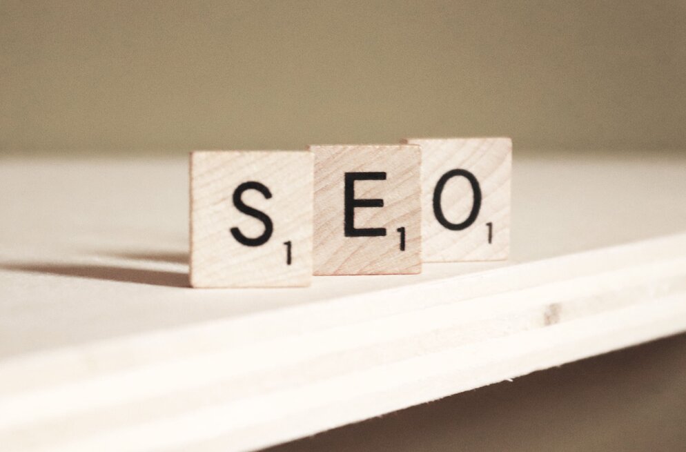 Suchmaschinenmarketing Agentur zeigt warum SEO eine eigene Marketingstrategie ist.